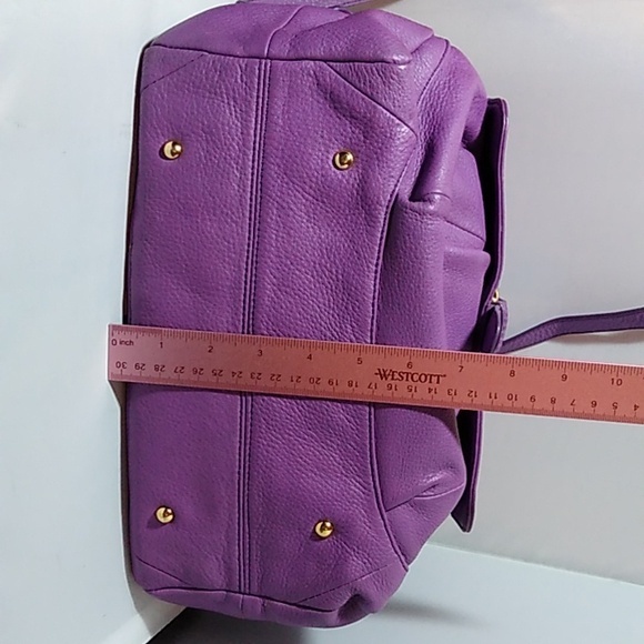 Maxx New York brand lilac colored leather purse - Picture 4 of 8